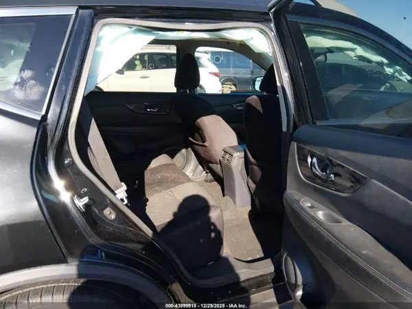 5N1ET2MT6HC799091 2017 NISSAN ROGUE - Image 8