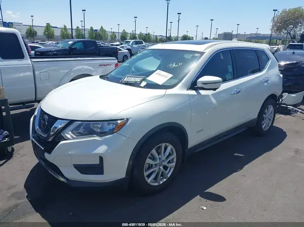 5N1ET2MT6JC841085 2018 NISSAN ROGUE - Image 2