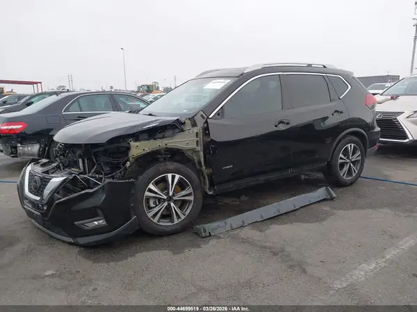 5N1ET2MT7JC802246 2018 NISSAN ROGUE - Image 2