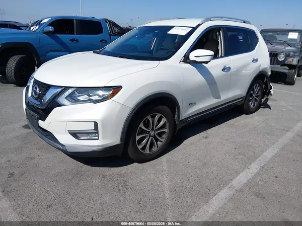 5N1ET2MT8HC804713 2017 NISSAN ROGUE - Image 2