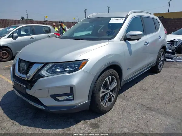 5N1ET2MT8HC827957 2017 NISSAN ROGUE - Image 2