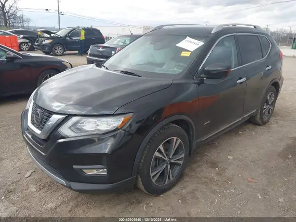 5N1ET2MT8JC850211 2018 NISSAN ROGUE - Image 2