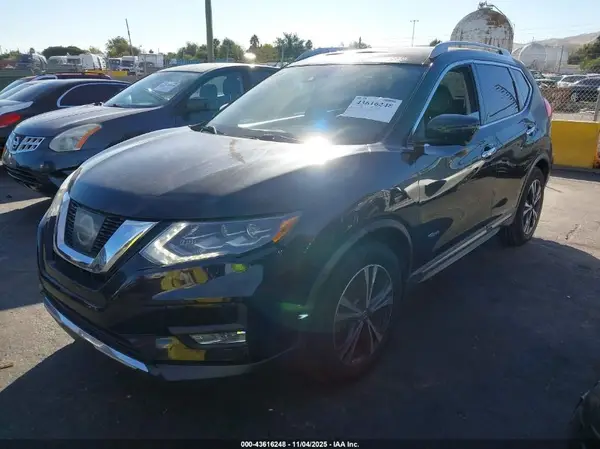 5N1ET2MT9HC795875 2017 NISSAN ROGUE - Image 2