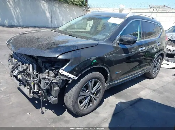 5N1ET2MTXHC813316 2017 NISSAN ROGUE - Image 2
