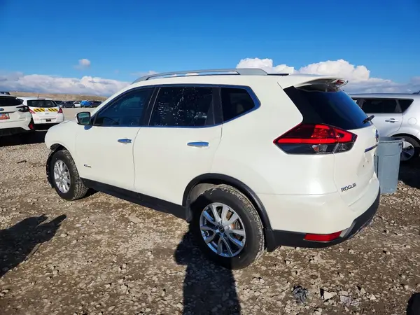 5N1ET2MV1HC826764 2017 NISSAN ROGUE - Image 2