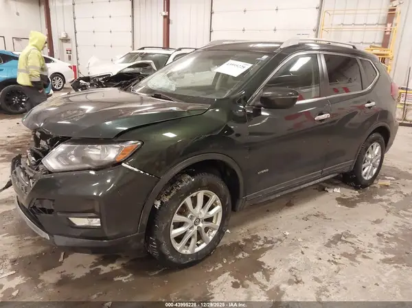 5N1ET2MV2JC821191 2018 NISSAN ROGUE - Image 2