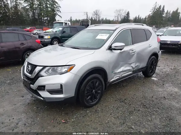 5N1ET2MV3HC798126 2017 NISSAN ROGUE - Image 2