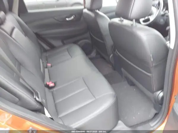 5N1ET2MV4HC768214 2017 NISSAN ROGUE - Image 8
