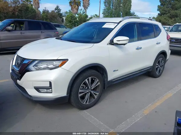 5N1ET2MV4HC829299 2017 NISSAN ROGUE - Image 2