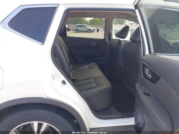 5N1ET2MV4HC829299 2017 NISSAN ROGUE - Image 8