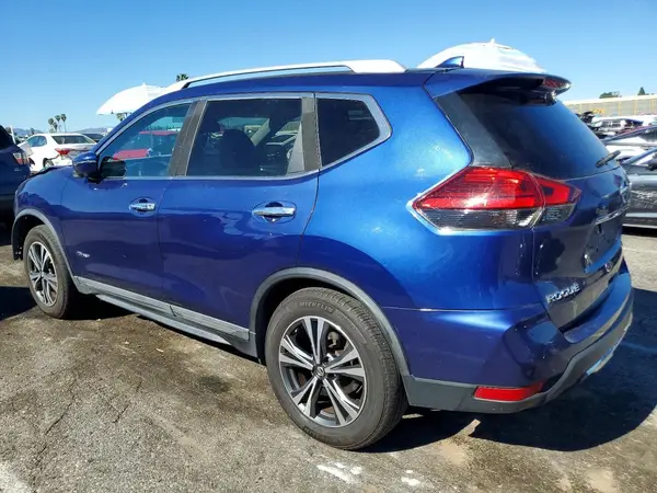 5N1ET2MV5HC768237 2017 NISSAN ROGUE - Image 2