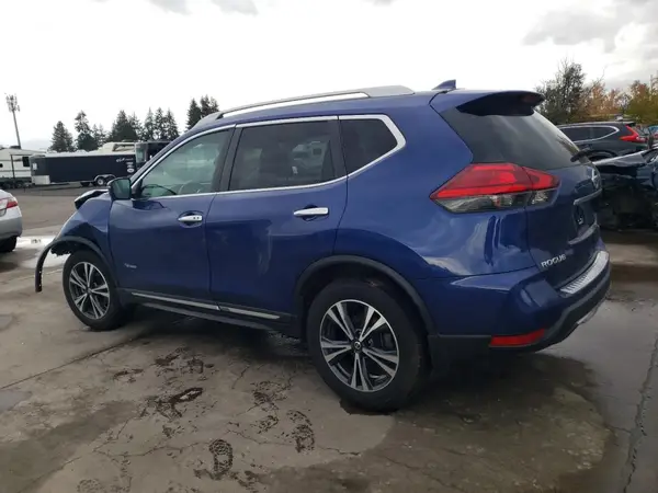 5N1ET2MV5HC829179 2017 NISSAN ROGUE - Image 2