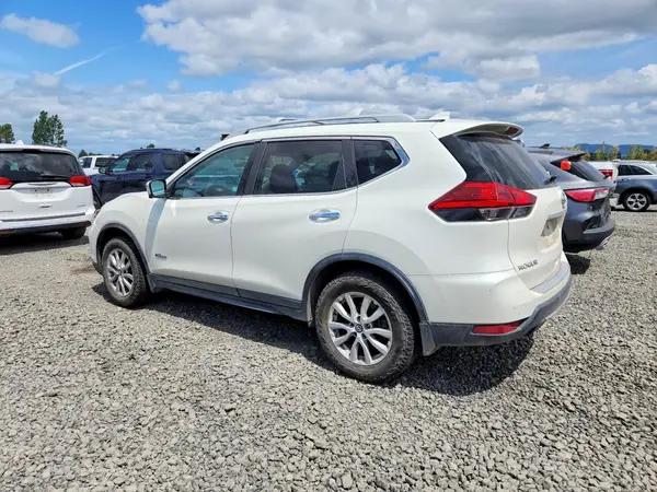 5N1ET2MV6HC774676 2017 NISSAN ROGUE - Image 2