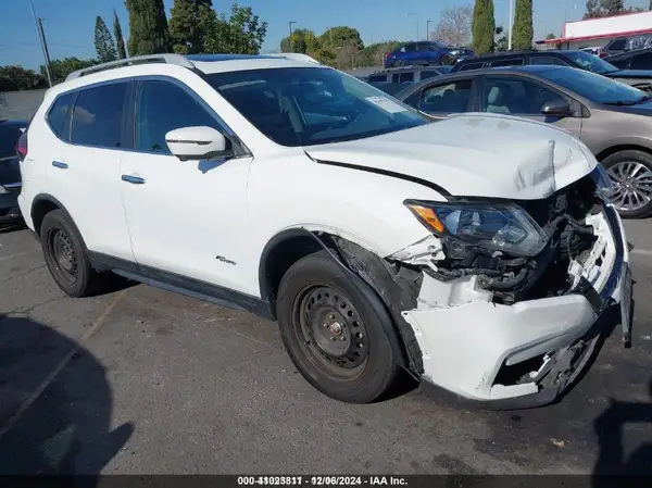 5N1ET2MV6HC830695 2017 NISSAN ROGUE - Image 1
