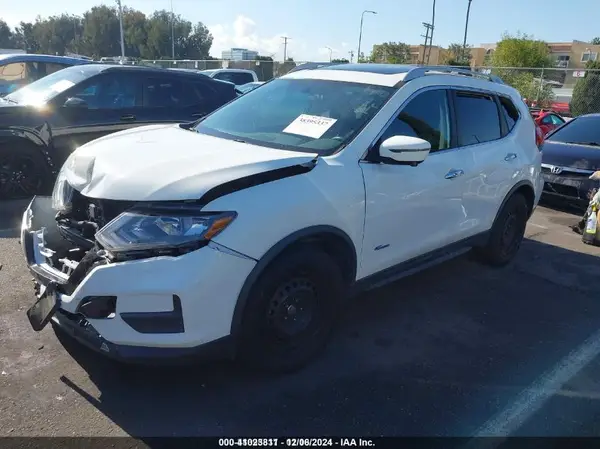 5N1ET2MV6HC830695 2017 NISSAN ROGUE - Image 2