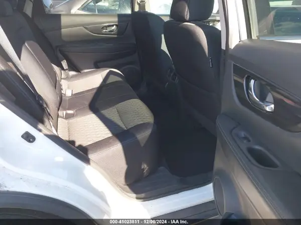 5N1ET2MV6HC830695 2017 NISSAN ROGUE - Image 8