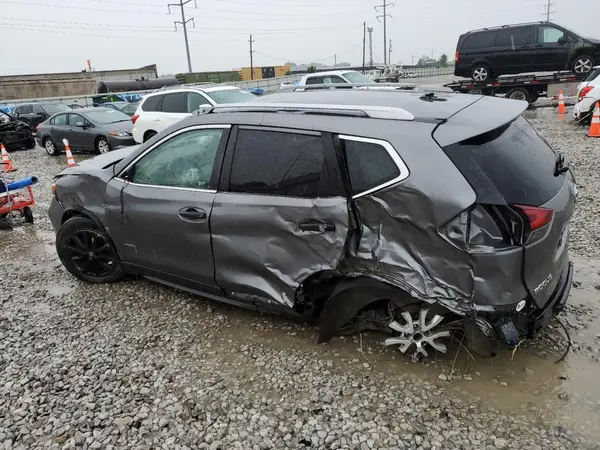 5N1ET2MV8JC808140 2018 NISSAN ROGUE - Image 2