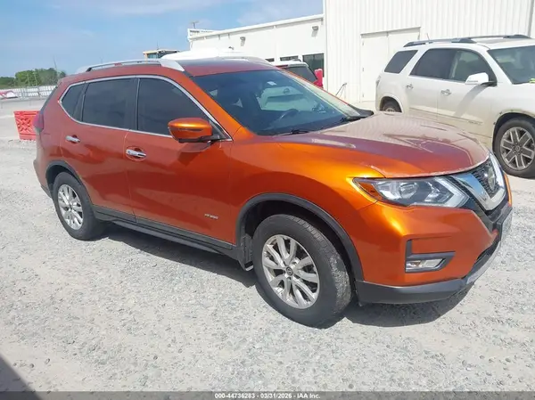 5N1ET2MV8JC847228 2018 NISSAN ROGUE - Image 1