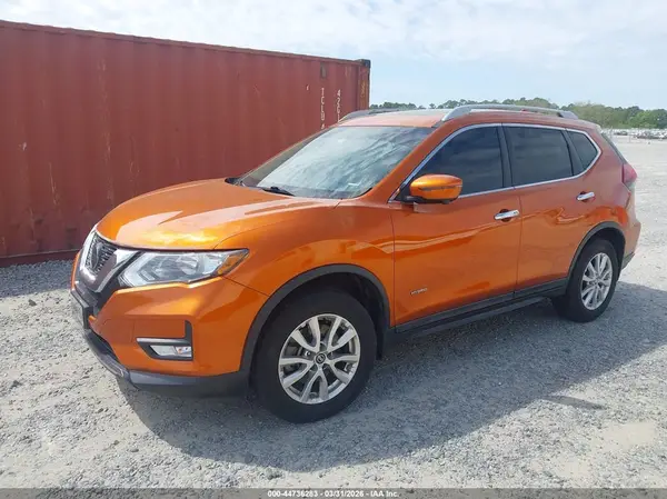 5N1ET2MV8JC847228 2018 NISSAN ROGUE - Image 2