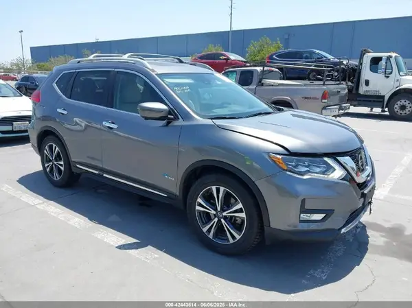 5N1ET2MV9HC768242 2017 NISSAN ROGUE - Image 1