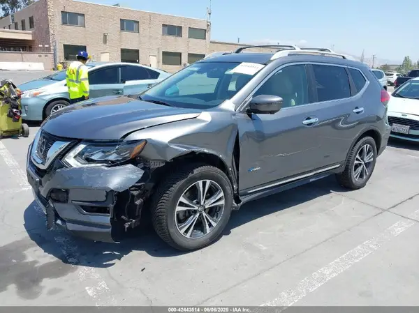 5N1ET2MV9HC768242 2017 NISSAN ROGUE - Image 2