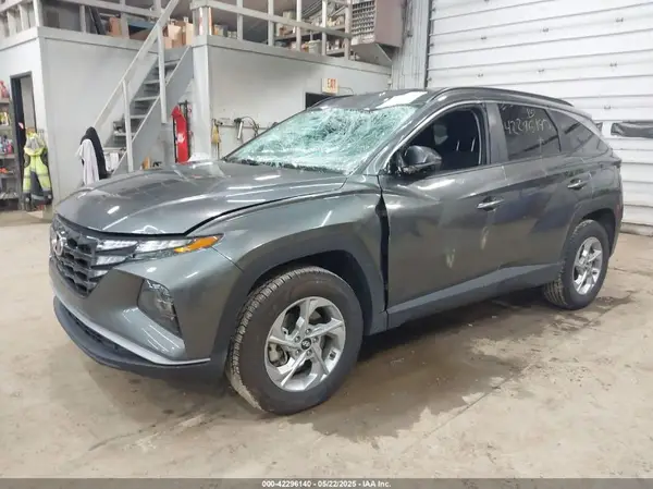 5NMJBCAE3PH220415 2023 HYUNDAI TUCSON - Image 2