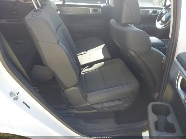 5NMP2DG12SH042560 2025 HYUNDAI SANTA FE - Image 8