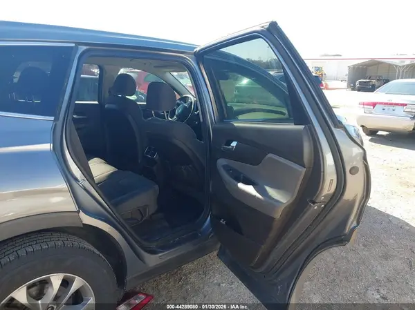5NMS23AD3KH082055 2019 HYUNDAI SANTA FE - Image 8