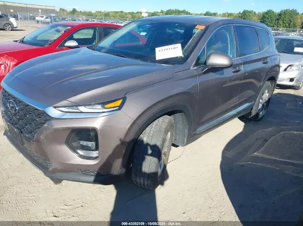 5NMS2CAD4KH068696 2019 HYUNDAI SANTA FE - Image 2