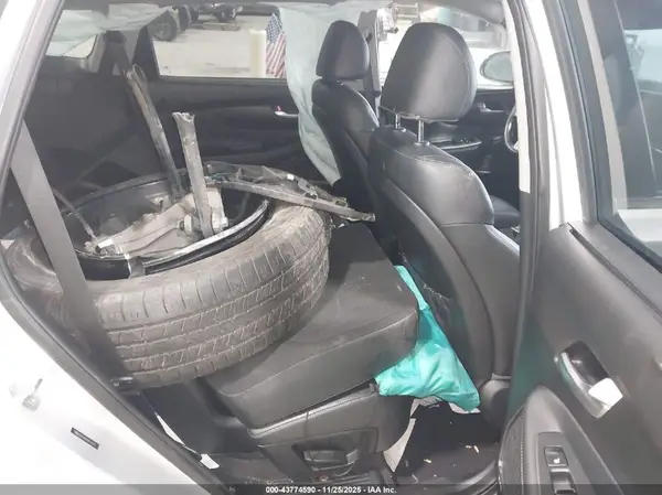 5NMS5CAA8KH013570 2019 HYUNDAI SANTA FE - Image 8