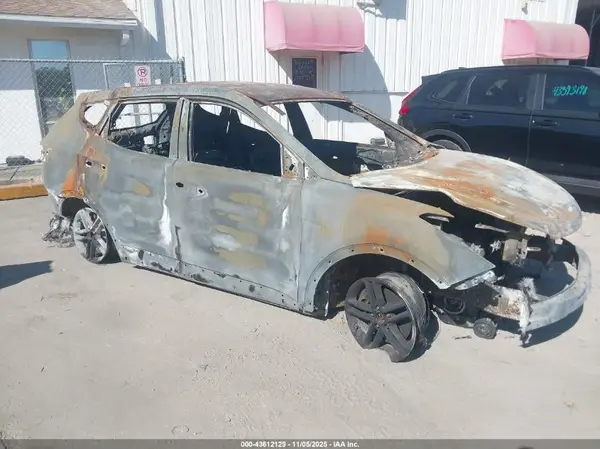 5NMZT3LB1JH095117 2018 HYUNDAI SANTA FE - Image 1