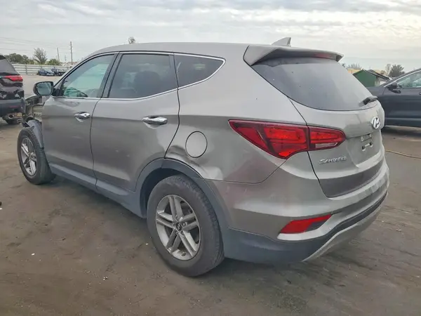 5NMZT3LB2HH018055 2017 HYUNDAI SANTA FE - Image 2