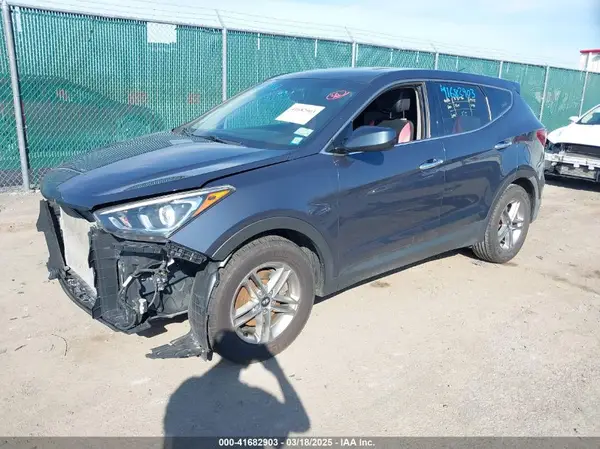 5NMZT3LB2JH077662 2018 HYUNDAI SANTA FE - Image 2