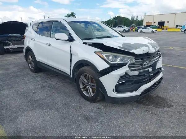 5NMZT3LB2JH087558 2018 HYUNDAI SANTA FE - Image 1