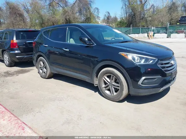 5NMZT3LB3JH058120 2018 HYUNDAI SANTA FE - Image 1