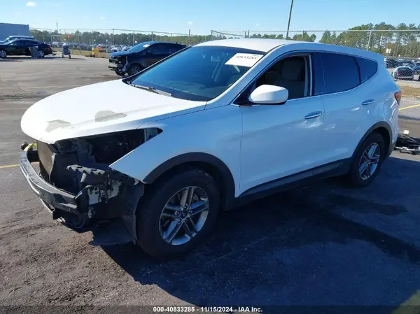 5NMZT3LB3JH082238 2018 HYUNDAI SANTA FE - Image 2