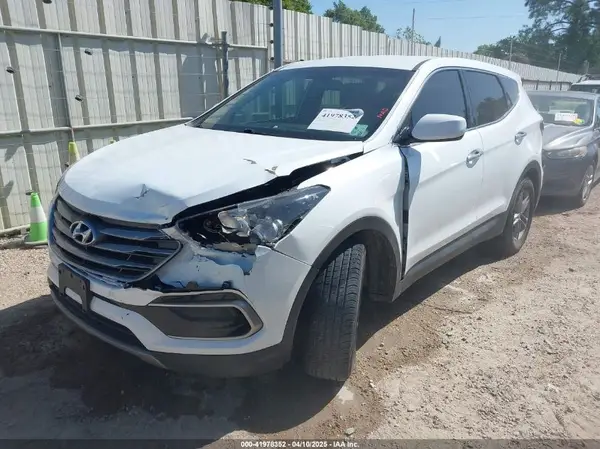 5NMZT3LB4HH032913 2017 HYUNDAI SANTA FE - Image 2