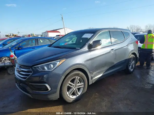 5NMZT3LB4HH036198 2017 HYUNDAI SANTA FE - Image 2