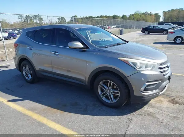 5NMZT3LB7JH057276 2018 HYUNDAI SANTA FE - Image 1