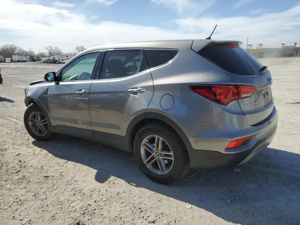 5NMZT3LB7JH077057 2018 HYUNDAI SANTA FE - Image 2