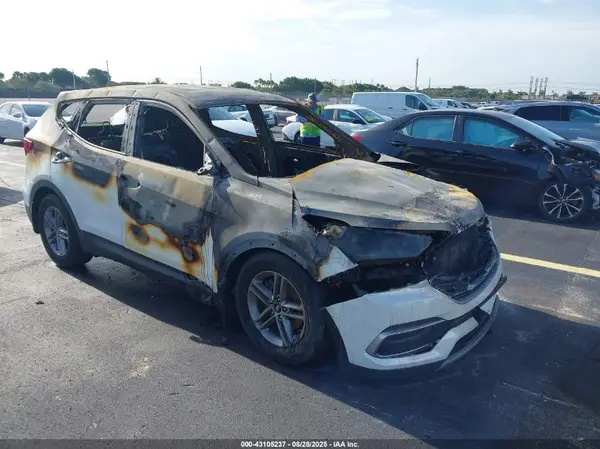 5NMZT3LB7JH098202 2018 HYUNDAI SANTA FE - Image 1