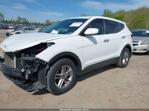 5NMZT3LB8JH075561 2018 HYUNDAI SANTA FE - Image 2