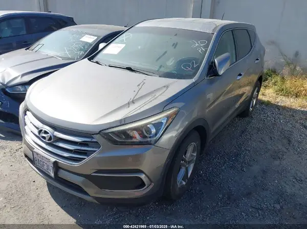 5NMZT3LB8JH076788 2018 HYUNDAI SANTA FE - Image 2