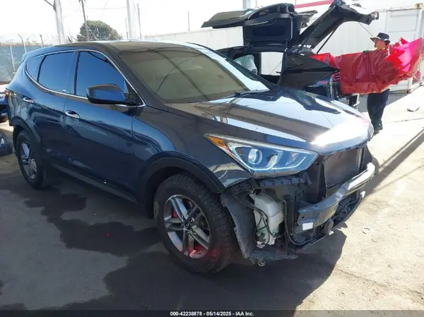 5NMZT3LB8JH083076 2018 HYUNDAI SANTA FE - Image 1