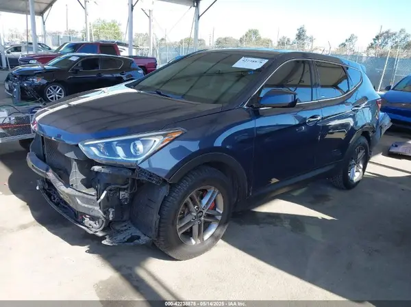 5NMZT3LB8JH083076 2018 HYUNDAI SANTA FE - Image 2