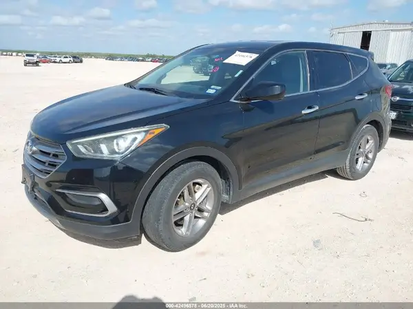 5NMZT3LBXHH024606 2017 HYUNDAI SANTA FE - Image 2