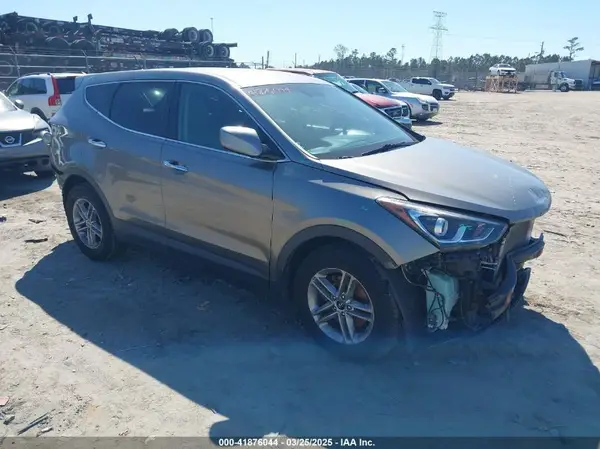 5NMZT3LBXJH057000 2018 HYUNDAI SANTA FE - Image 1