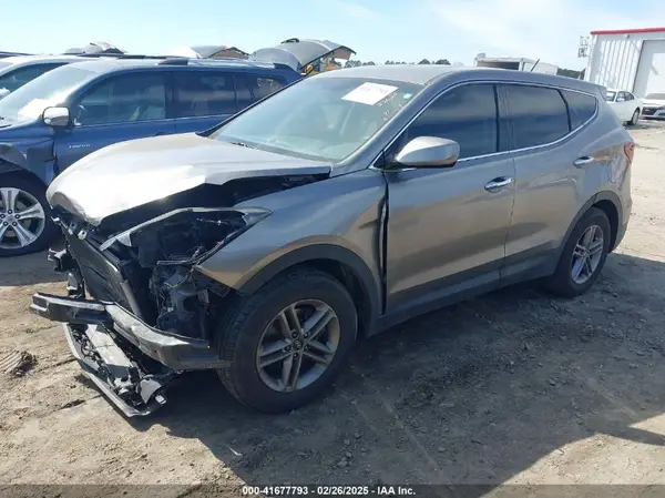 5NMZT3LBXJH062701 2018 HYUNDAI SANTA FE - Image 2