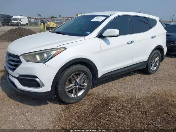 5NMZT3LBXJH073696 2018 HYUNDAI SANTA FE - Image 2