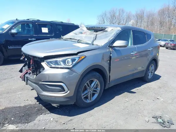 5NMZTDLB0JH099049 2018 HYUNDAI SANTA FE - Image 2